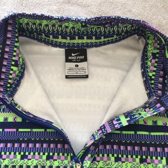 Nike Multi-Color Pull Over - Picture 2 of 4